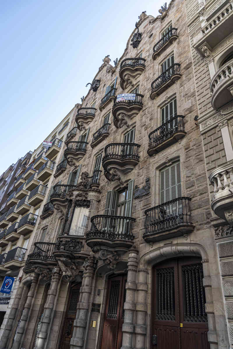 04 - Barcelona - Gaudí - Casa Calvet.jpg